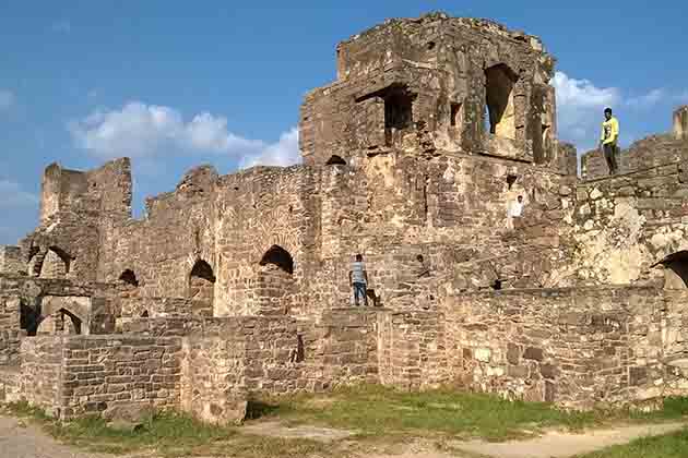 30 Abandoned Castles That Are Hauntingly Beautiful